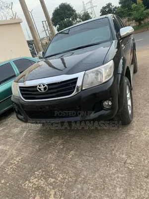 Toyota Hilux SR 4x4 2014 Black