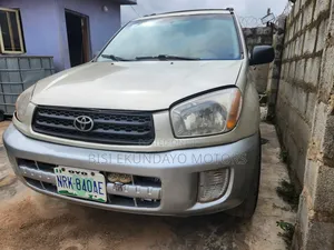 Toyota RAV4 2.0 4x4 2005 Gold
