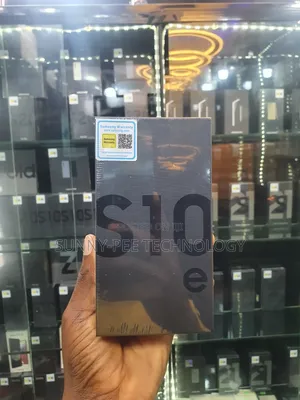 New Samsung Galaxy S10e 128 GB Black