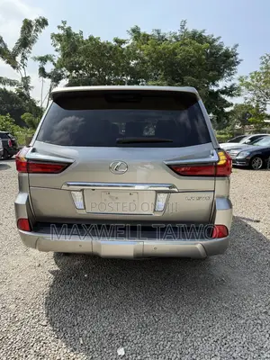 Lexus LX 570 AWD 2016