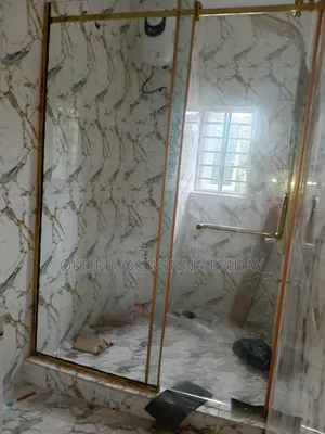 Queen Shower Cubicle