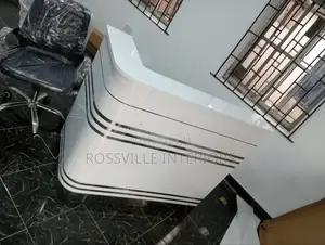 Secretary/ Receptionist Front Desk/Table