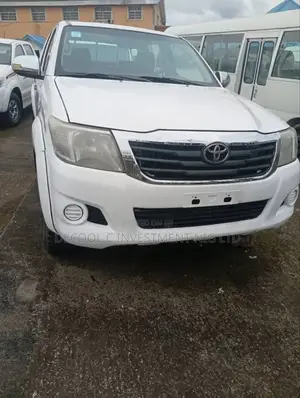 Toyota Hilux 2.5 D-4D 4X4 SRX 2012 White