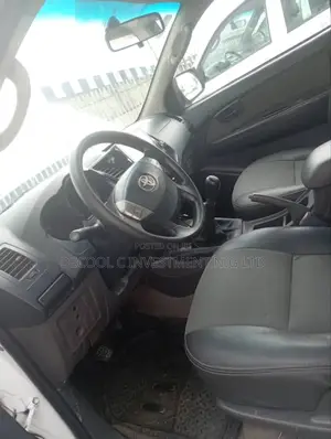 Toyota Hilux 2.5 D-4D 4X4 SRX 2012 White