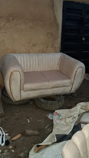 Couch of 2 Seater/ 3 Seater for Homes/ Restaurants/Lounges/ Guesthouse