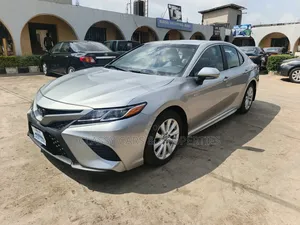 Toyota Camry 2019 Silver