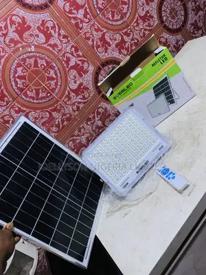 300 Watts High Quality Solar Flood Light (Ip66)