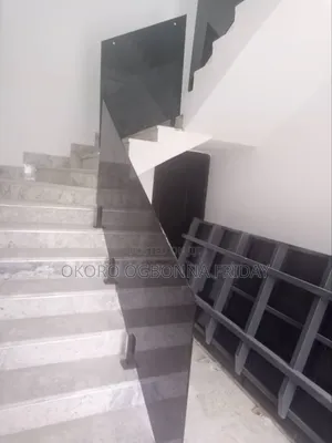 Bubu Staircase Glass