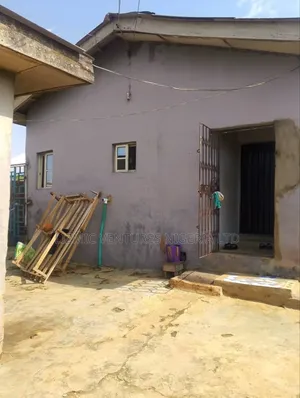 2bdrm Bungalow in Isuti Rd, Igando / Ikotun/Igando for sale