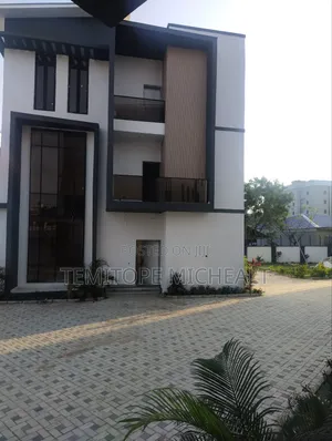 6bdrm Duplex in Mabushi District for sale