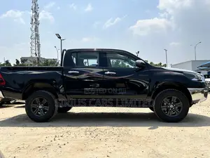 New Toyota Hilux 2025 Black