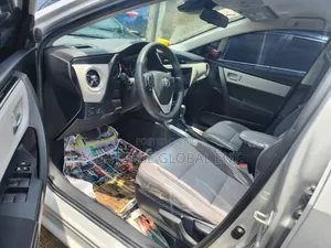 Toyota Corolla LE (1.8L 4cyl 2A) 2019 Silver
