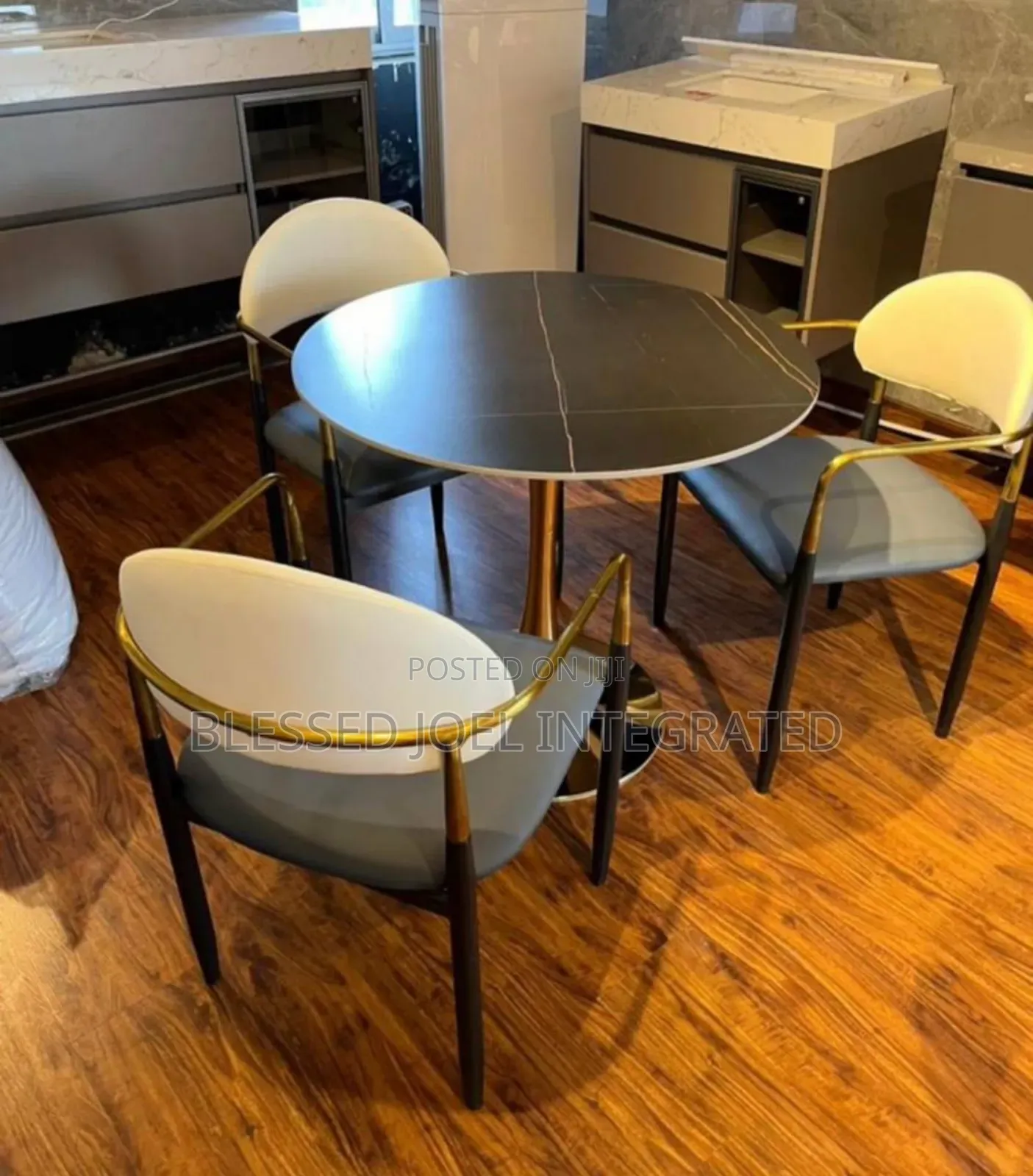 3 Seaters Dining Table