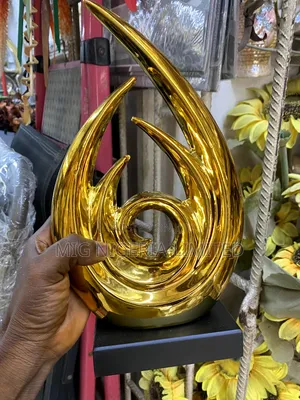 Ornaments Figurines Gold Status Decorations