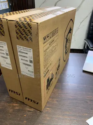 New Laptop MSI Stealth 14 Studio A13VF 16GB Intel Core I7 SSD 1T
