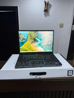 Laptop Dell Alienware M16 R2 32GB Intel Core Ultra 9 SSD 1T
