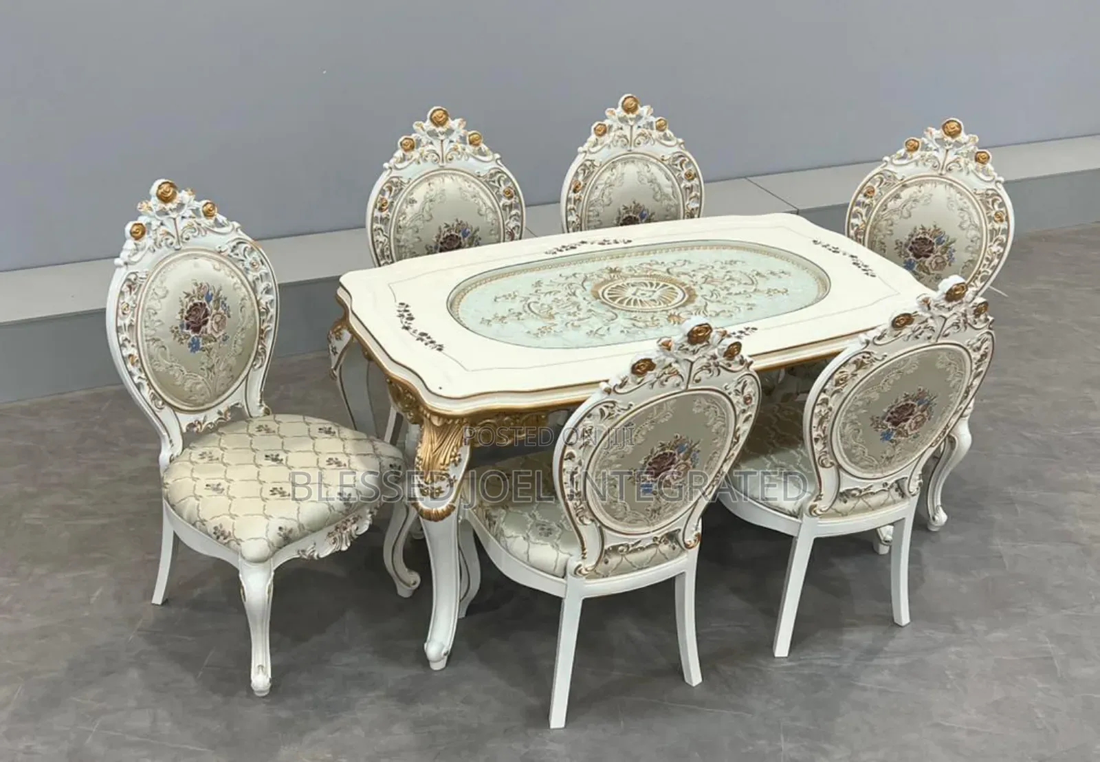 Royal Dining Table