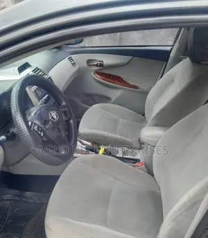 Toyota Corolla LE 4dr Sedan (1.8L 4cyl 4A) 2013 Gray