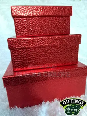 Set of 3 Gift Boxes in Red and Gold