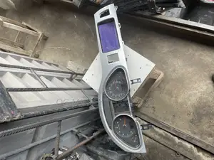 Speed Clock and Screen Audi Q7