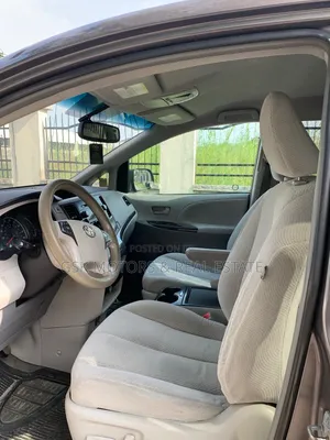 Toyota Sienna LE 7-Passenger 4dr Minivan AWD (3.5L 6cyl 6A) 2014 Gray