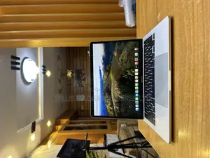 Laptop Apple MacBook Pro 2020 16GB Intel Core I5 SSD 512GB