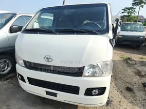 Toyota HiAce 2011 White