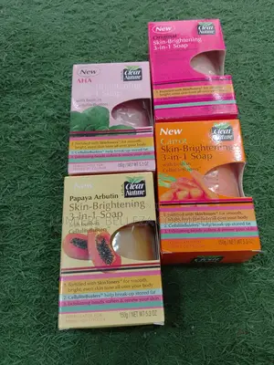 Clear Nature Papaya Arbutin Skin-brightening 3-in-1 Soap