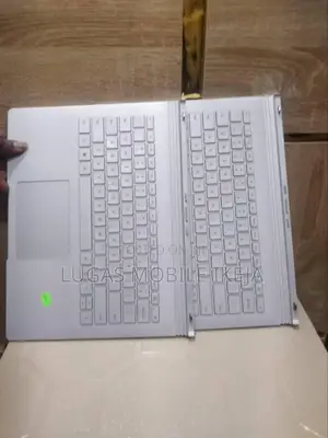Laptop Microsoft Surface Book 2 8GB Intel Core I7 SSHD+SSD 256GB