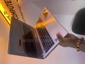 New Laptop Asus 4GB HDD+SSD 320GB