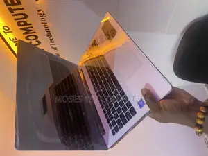 New Laptop Asus 4GB HDD+SSD 320GB