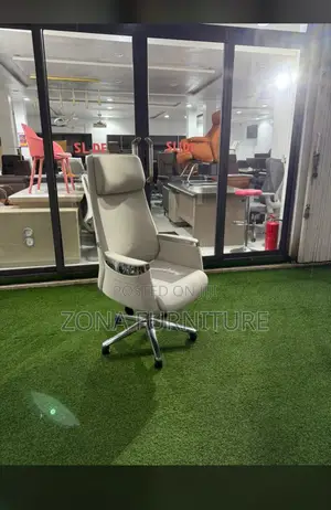 Original Imported New Model Pure Leather Executive Office Swivel Chair