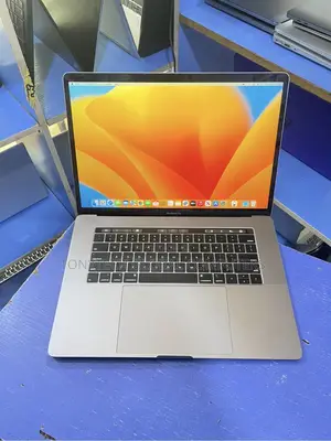 Laptop Apple MacBook Pro 2017 16GB Intel Core i7 SSD 512GB