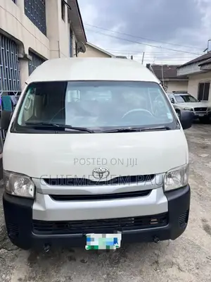 Toyota HiAce 2013 White