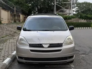 Toyota Sienna LE AWD 2005 Gold