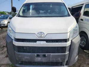 Toyota HiAce 2022 White