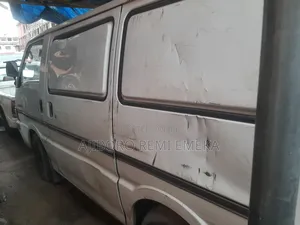 Ford Excursion 1995 White