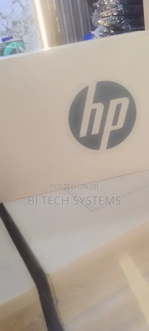 New Laptop HP 250 G10 8GB Intel Core I5 SSD 512GB