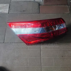 Left Side Rear Light Avalon 2015