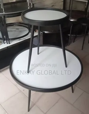 Simple Quality Centre Table With Stools