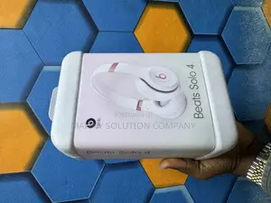 Beats Solo 4 Pink