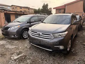 Toyota Highlander 3.5L 4WD 2013 Silver