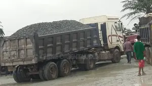 Sentraco Iron Black Chippings and Granite