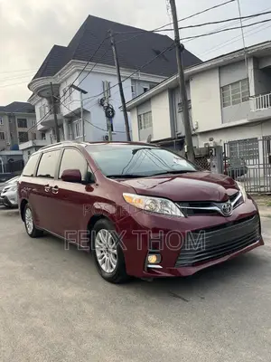 Toyota Sienna XLE 8 Passenger (3.5L 6cyl 6A) 2016 Red