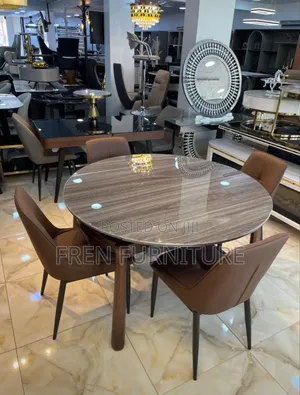 Adjustable Size Dinner Table