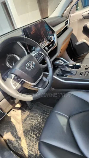Toyota Highlander XLE AWD 2023 Blue