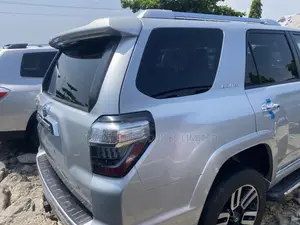 Toyota 4-Runner Limited 4dr SUV (4.0L 6cyl 5A) 2015 Silver