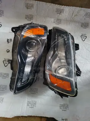 Headlight Chrysler 300c 2018