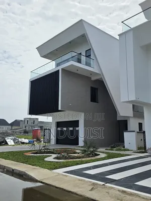 5bdrm Duplex in Mayrose Park Estate for sale