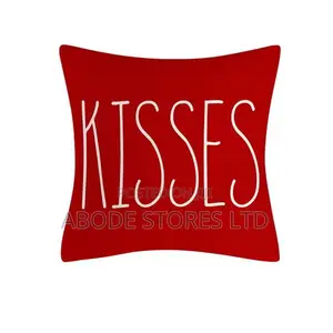 Kisses Throw Pillow (45x 45cm)